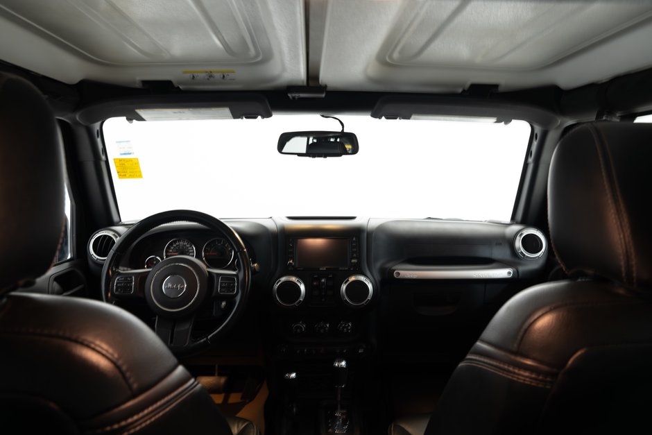 2017 Jeep Wrangler Unlimited Sahara-27