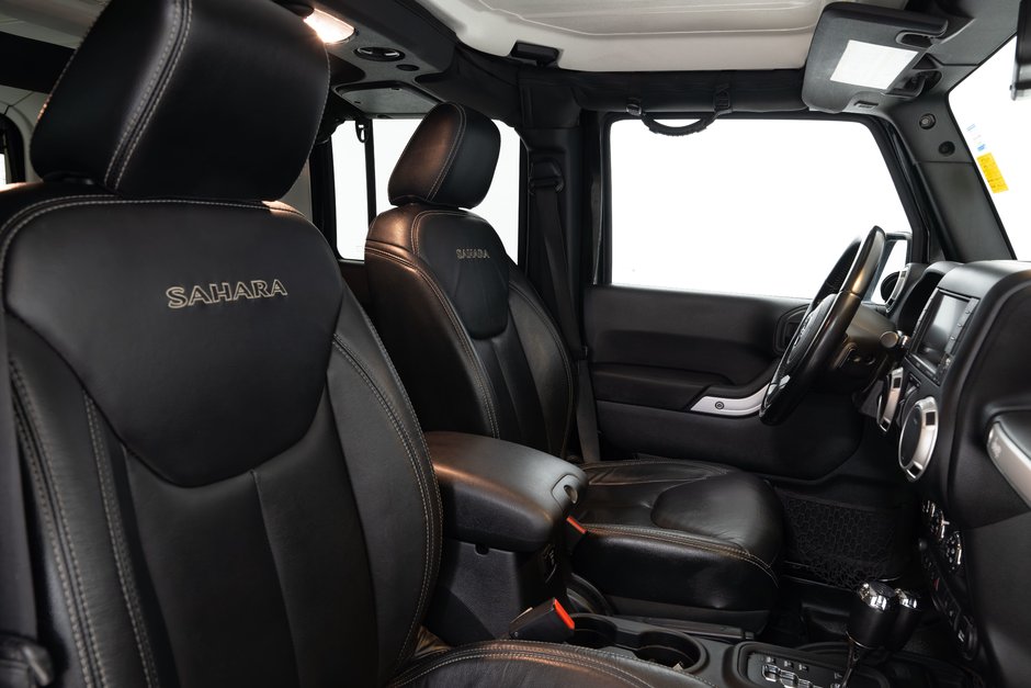 2017 Jeep Wrangler Unlimited Sahara-17