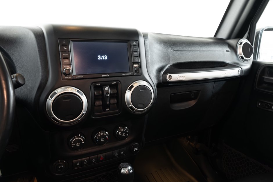 2017 Jeep Wrangler Unlimited Sahara-15