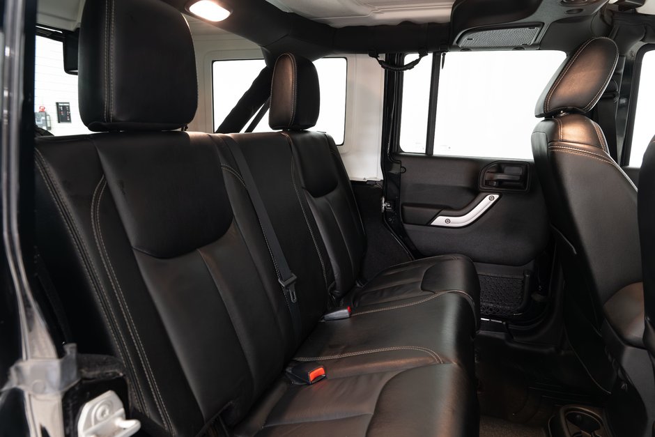 2017 Jeep Wrangler Unlimited Sahara-24