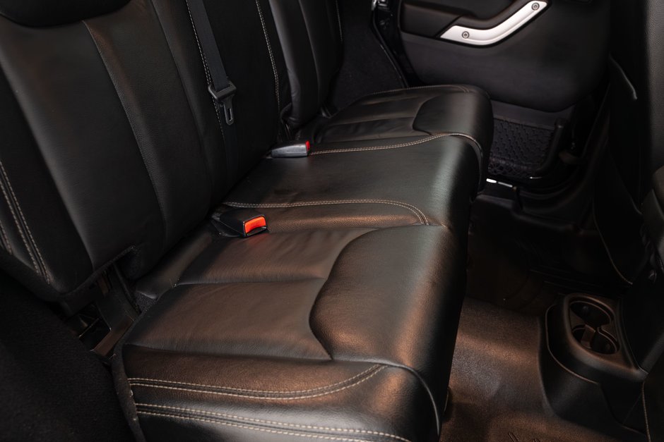 2017 Jeep Wrangler Unlimited Sahara-26