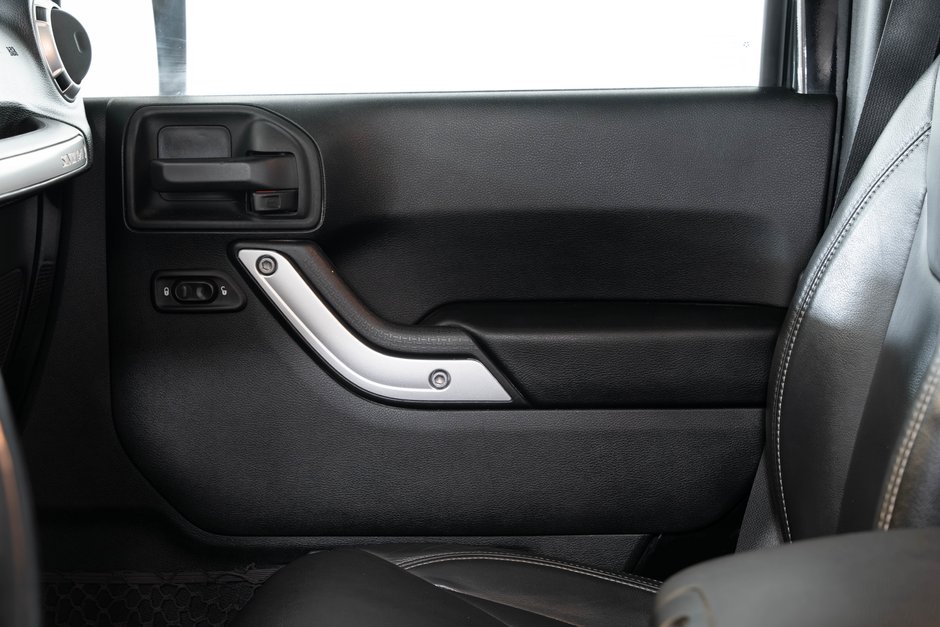 2017 Jeep Wrangler Unlimited Sahara-13