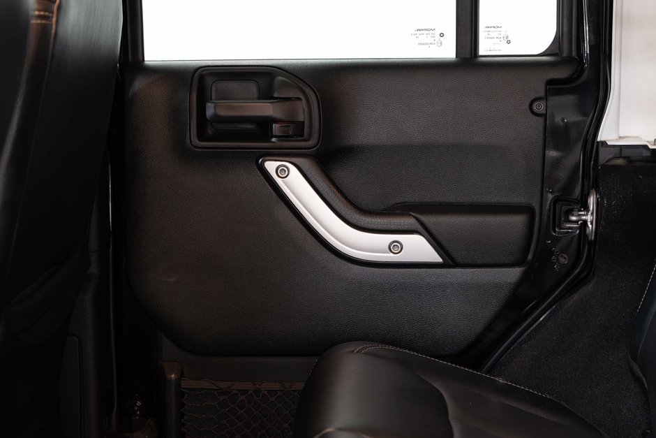 2017 Jeep Wrangler Unlimited Sahara-22