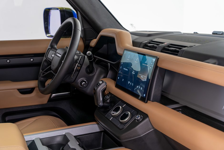 2025 Land Rover Defender V8-22