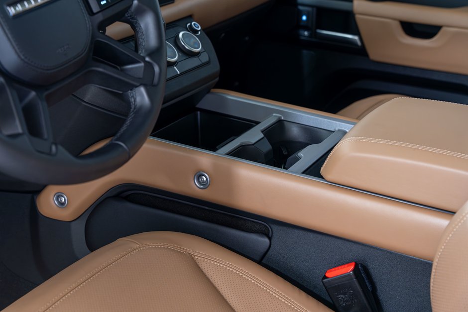 2025 Land Rover Defender V8-13