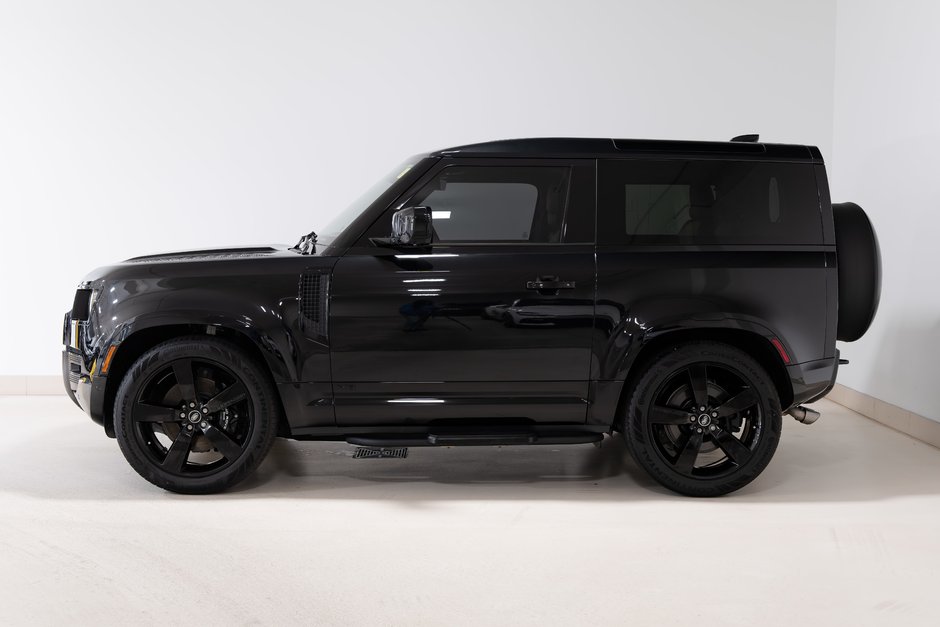 2025 Land Rover Defender V8-8