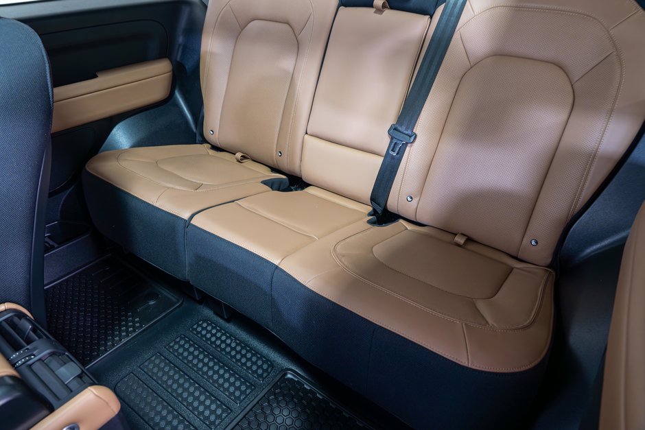 2025 Land Rover Defender V8-25