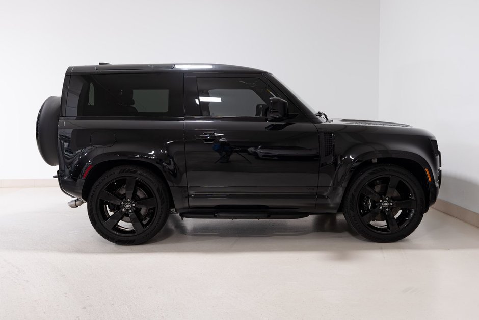 2025 Land Rover Defender V8-3