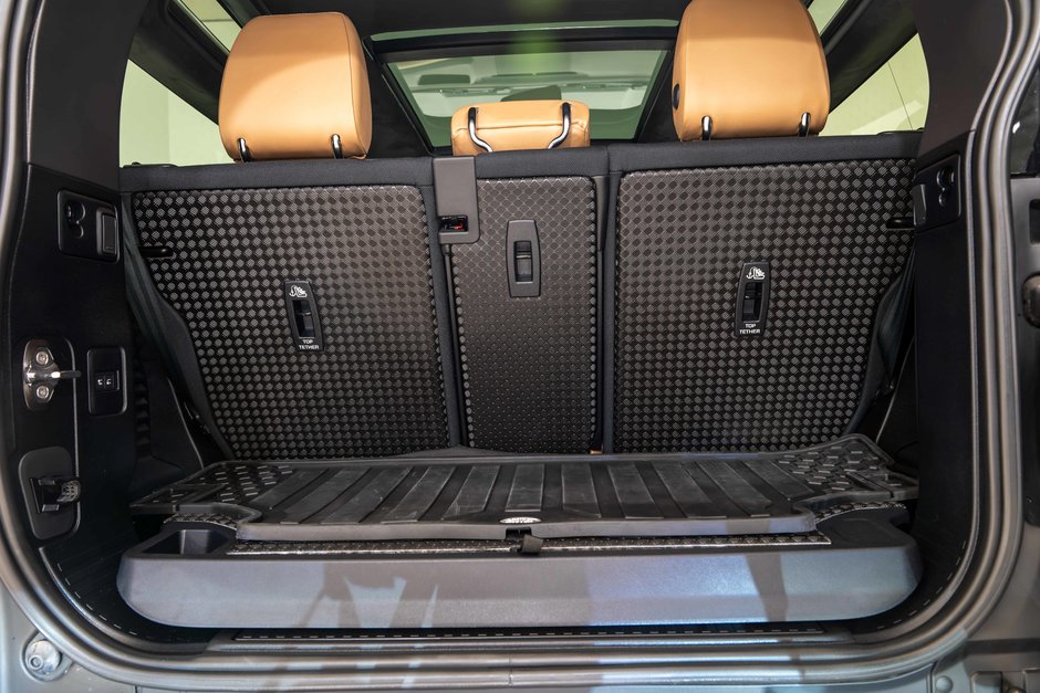 2025 Land Rover Defender V8-6