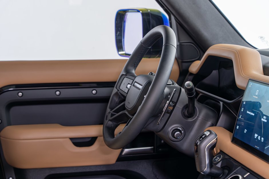 2025 Land Rover Defender V8-21