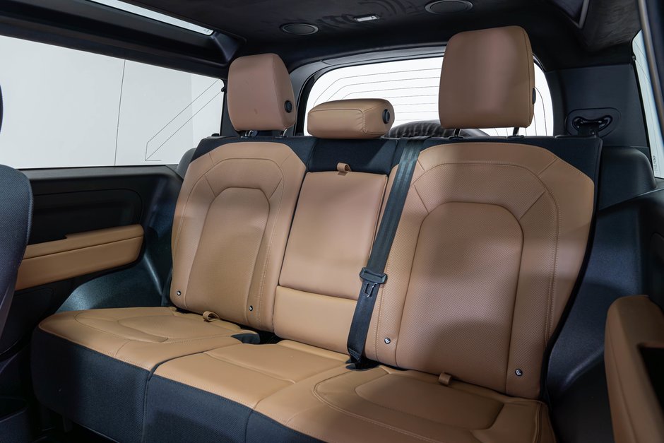 2025 Land Rover Defender V8-24