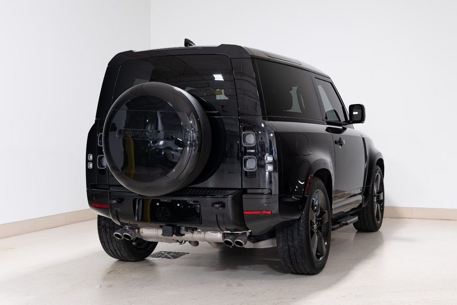 2025 Land Rover Defender V8-4