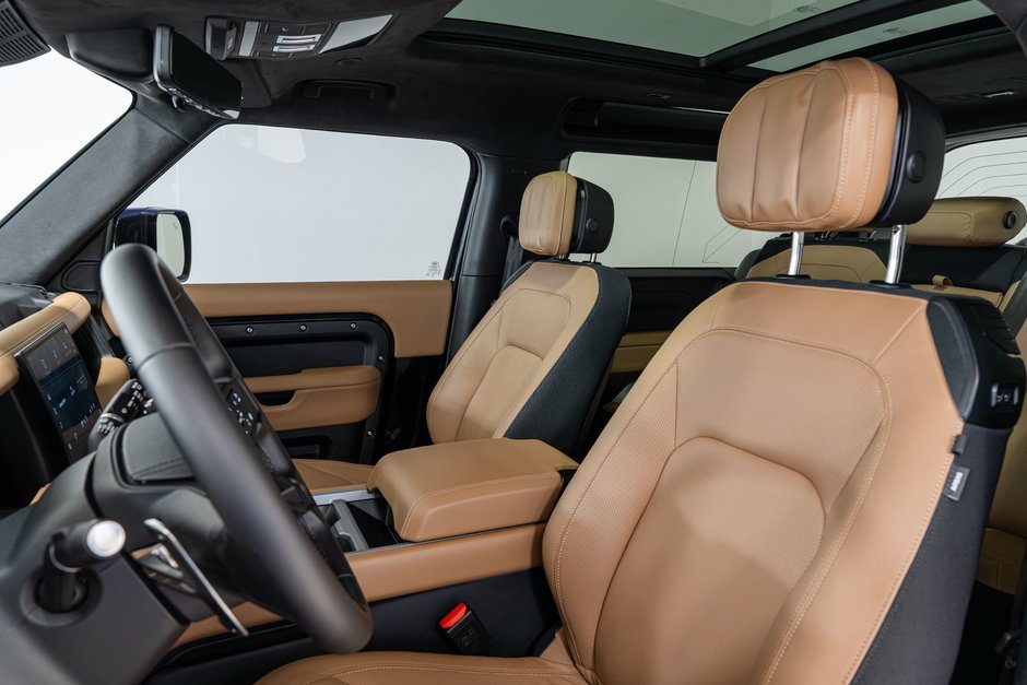 2025 Land Rover Defender V8-10