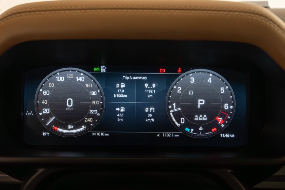 2025 Land Rover Defender V8-15