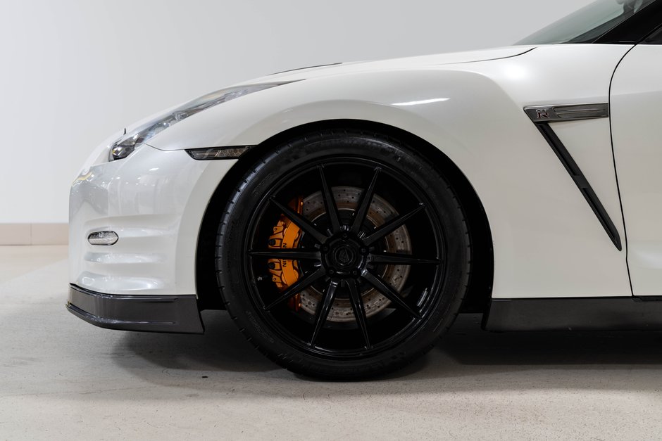 2012 Nissan GT-R Black Edition-9