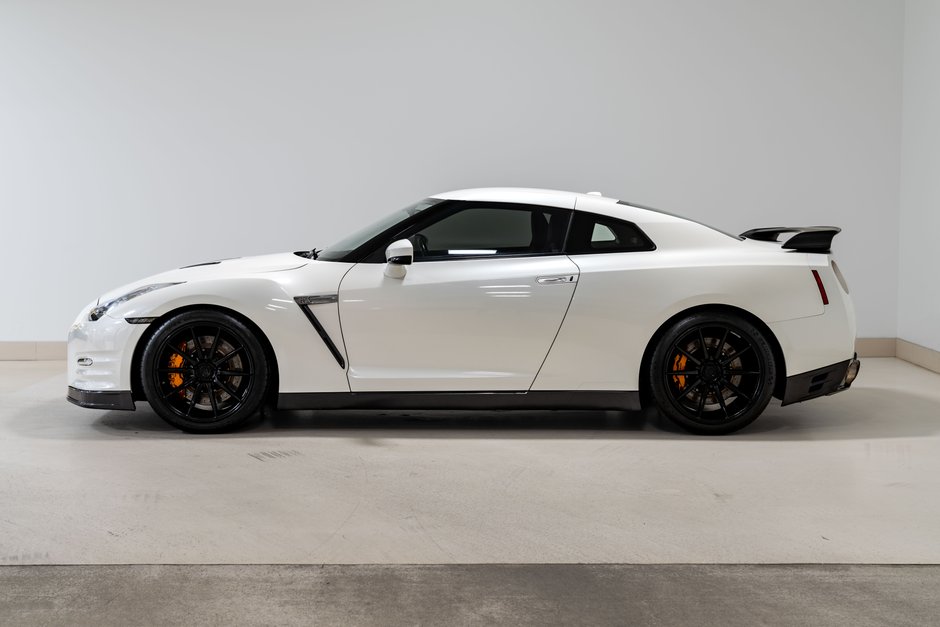 2012 Nissan GT-R Black Edition-8