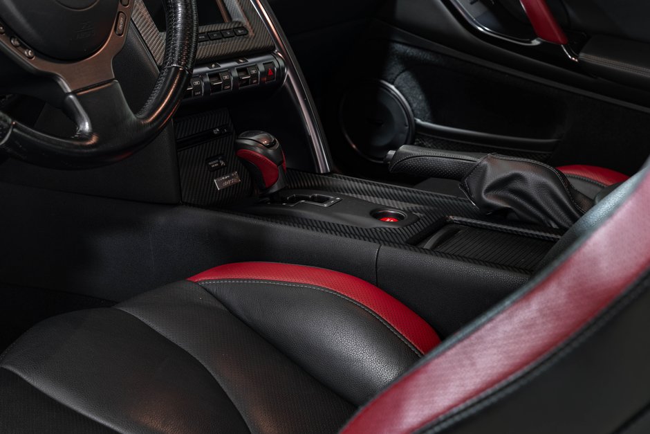 2012 Nissan GT-R Black Edition-18