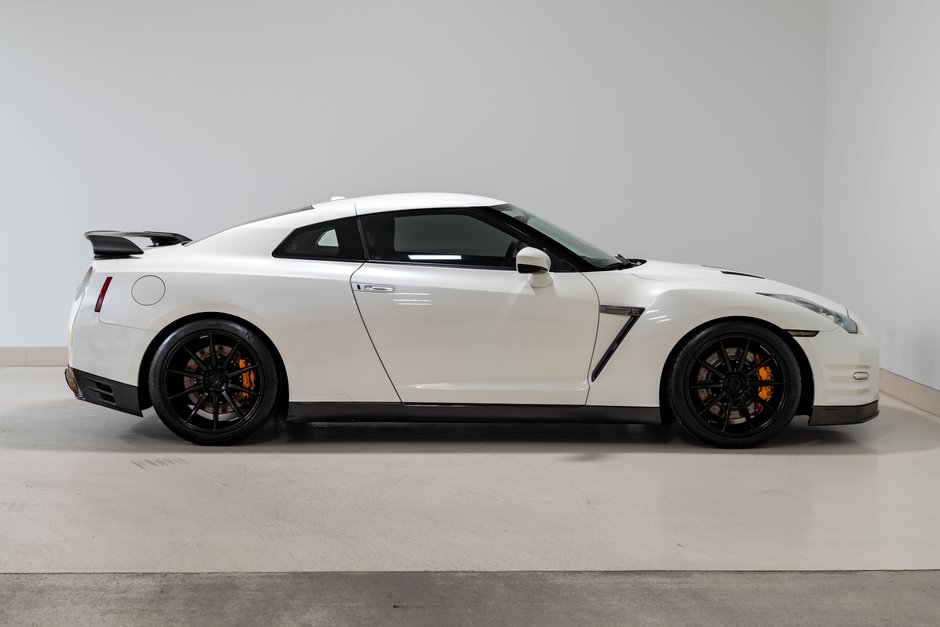 2012 Nissan GT-R Black Edition-3