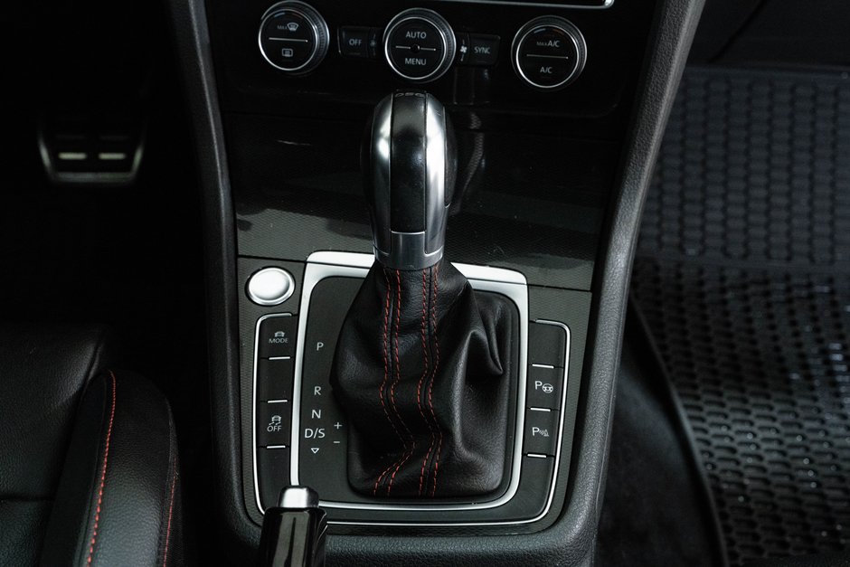 2017 Volkswagen Golf GTI Autobahn-16