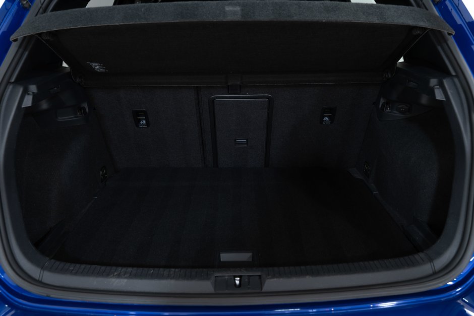 2016 Volkswagen Golf R 5-Dr 2.0T 4MOTION at DSG-6