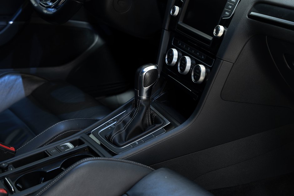 2016 Volkswagen Golf R 5-Dr 2.0T 4MOTION at DSG-20