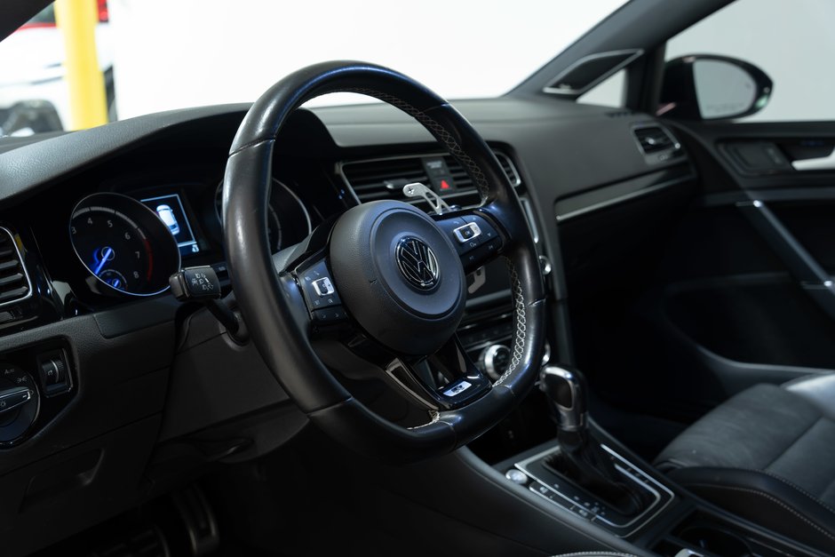 2016 Volkswagen Golf R 5-Dr 2.0T 4MOTION at DSG-12