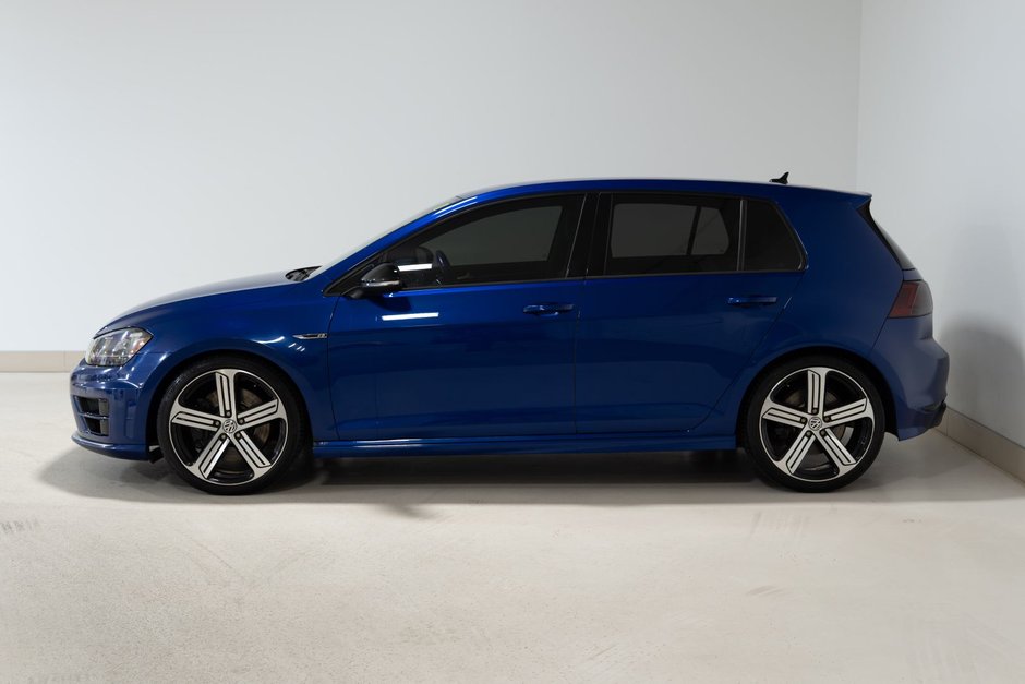 2016 Volkswagen Golf R 5-Dr 2.0T 4MOTION at DSG-7