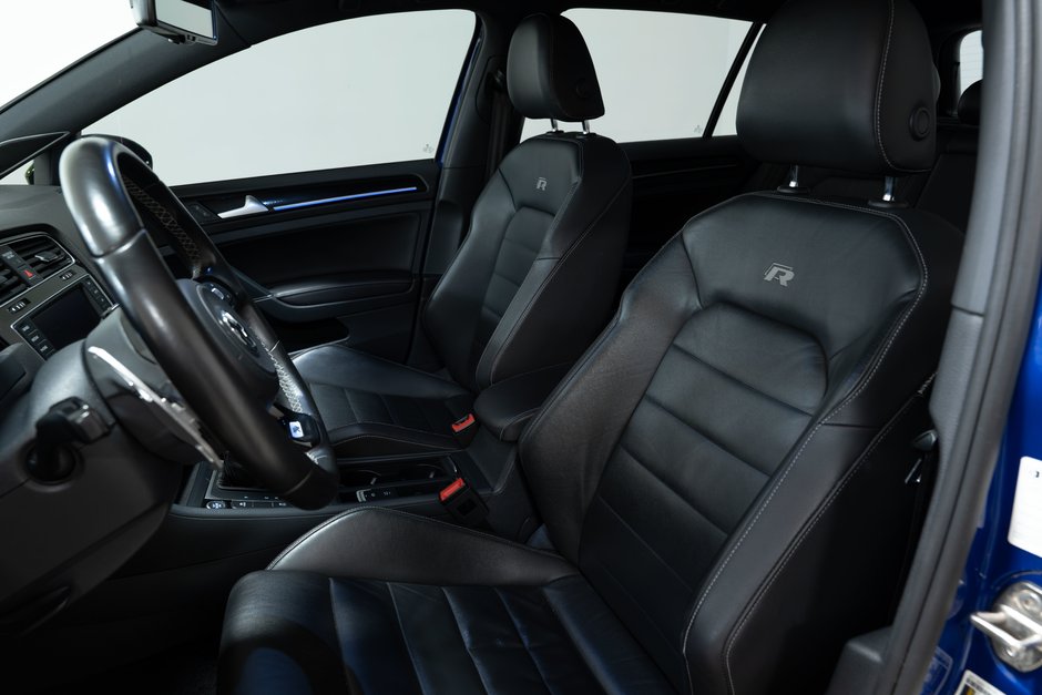 2016 Volkswagen Golf R 5-Dr 2.0T 4MOTION at DSG-10