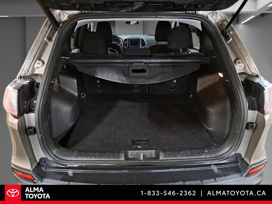 2019 Jeep Cherokee North-12