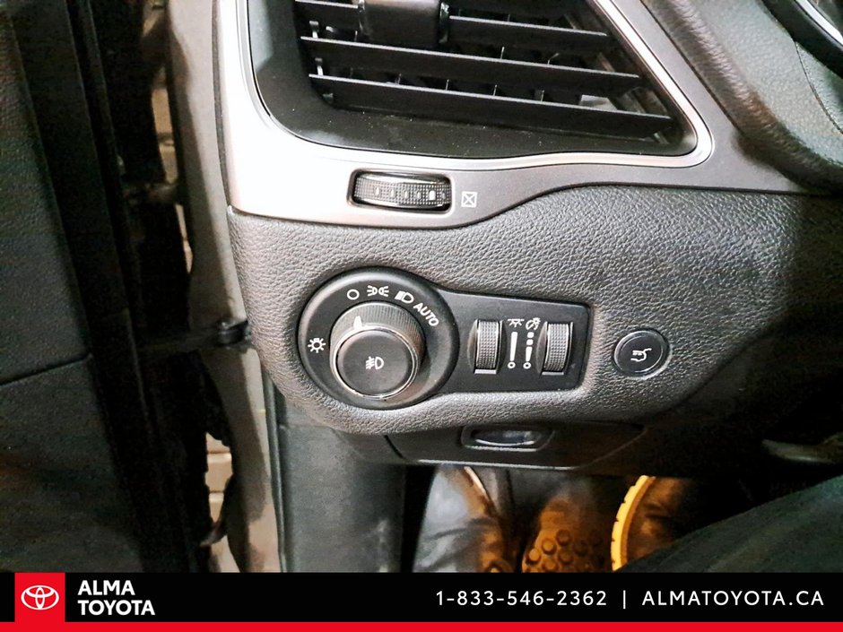 2019 Jeep Cherokee North-20