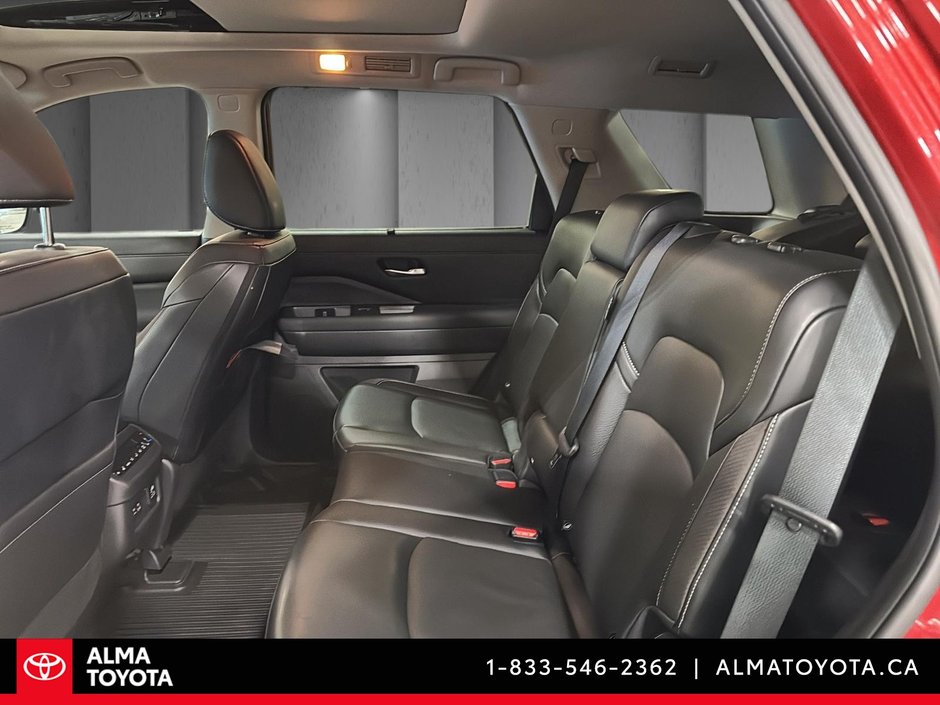2023 Nissan Pathfinder SL-19