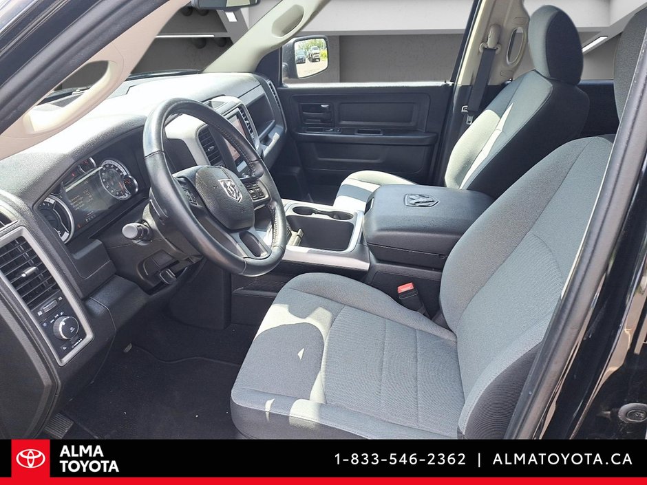 2022 Ram 1500 Classic EXPRESS V8 5.7L 4X4-4