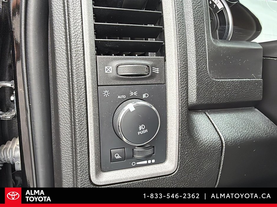 2023 Ram 1500 Classic EXPRESS V8 5.7L 4X4-13