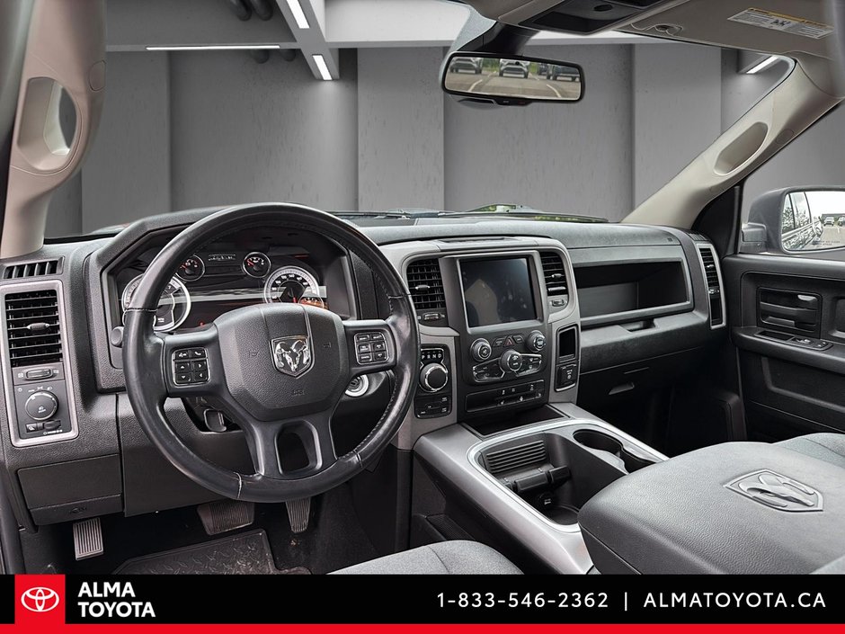 2023 Ram 1500 Classic EXPRESS V8 5.7L 4X4-11
