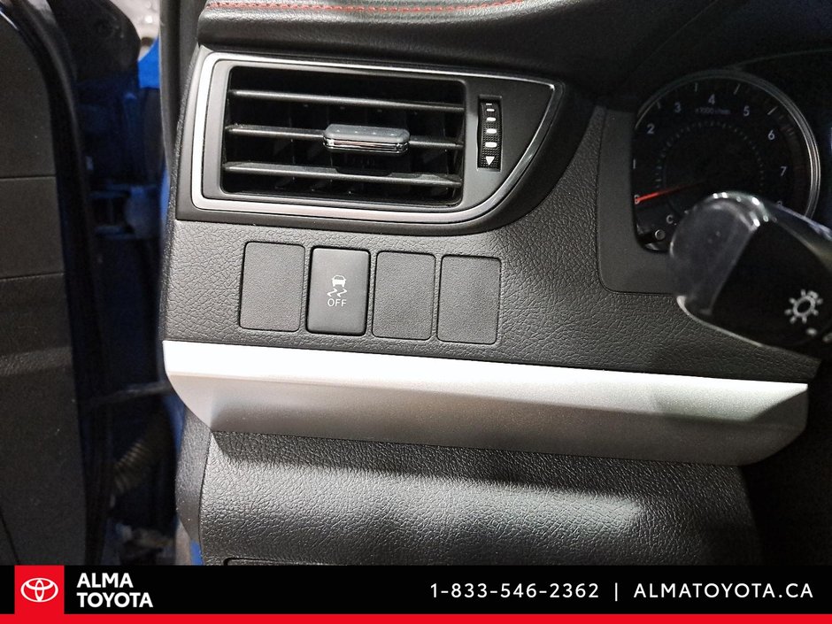 2017 Toyota Camry SE-18