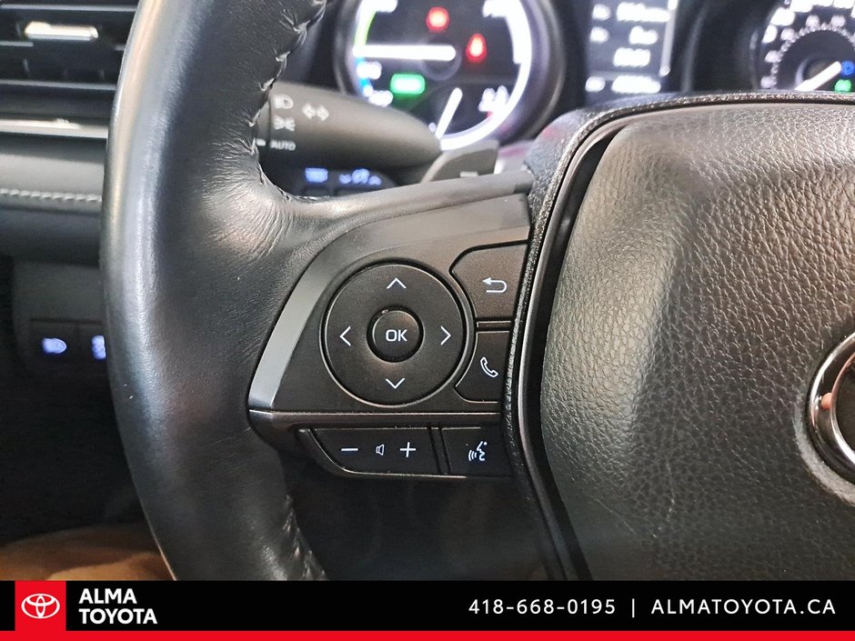 2022 Toyota Camry SE HYBRID-17