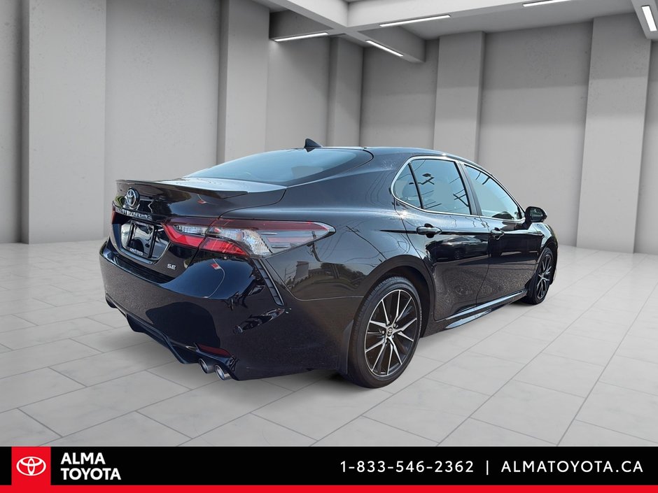 Toyota Camry SE UPGRADE 2024-4