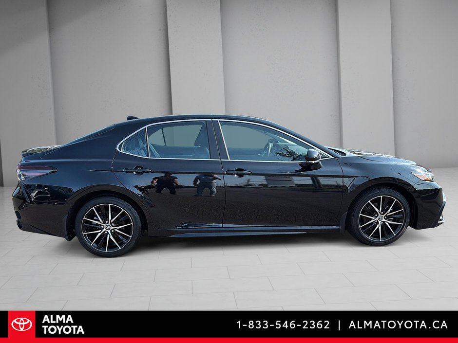 Toyota Camry SE UPGRADE 2024-3
