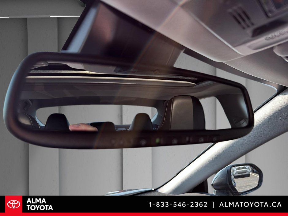 Toyota Camry SE UPGRADE 2024-28