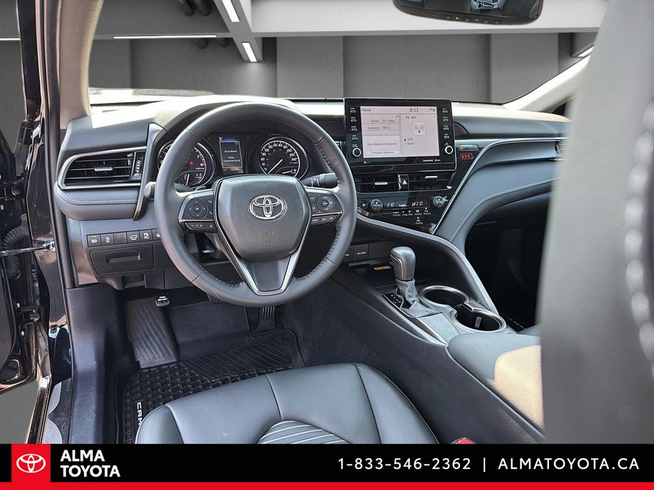 Toyota Camry SE UPGRADE 2024-12