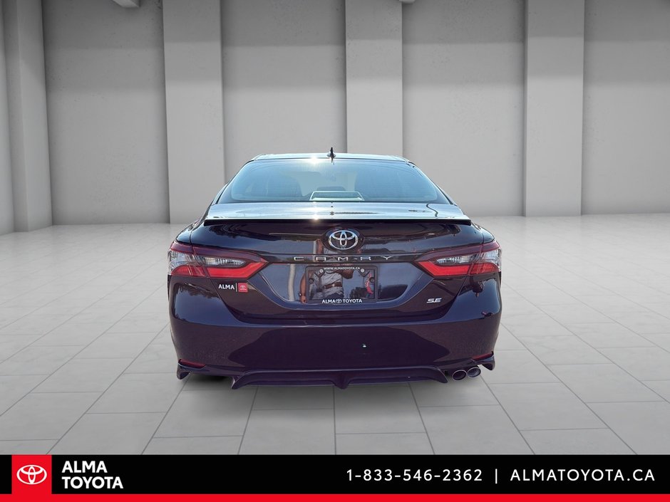 Toyota Camry SE UPGRADE 2024-5