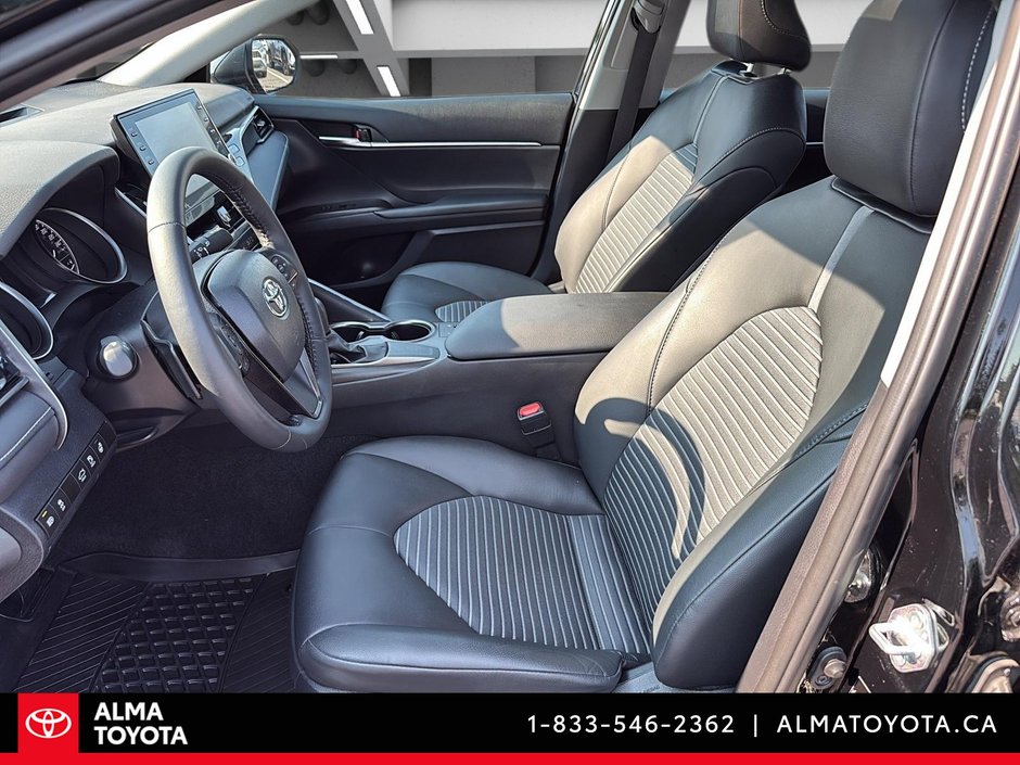 Toyota Camry SE UPGRADE 2024-10