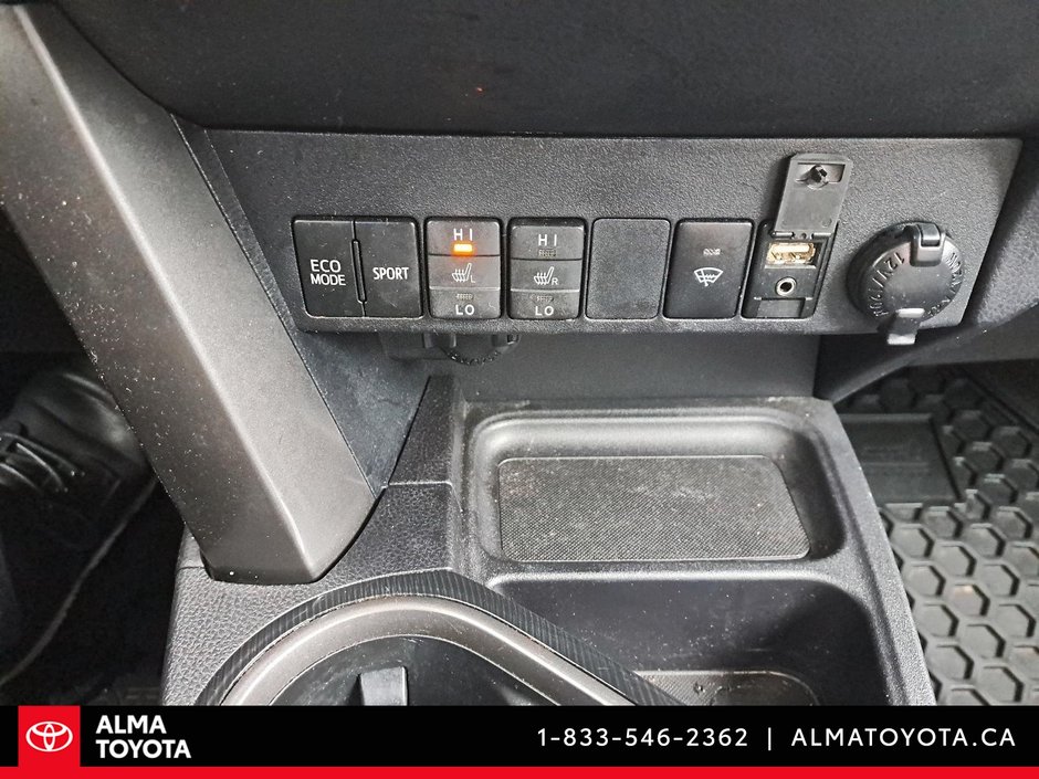 Toyota RAV4 SE 2016-15