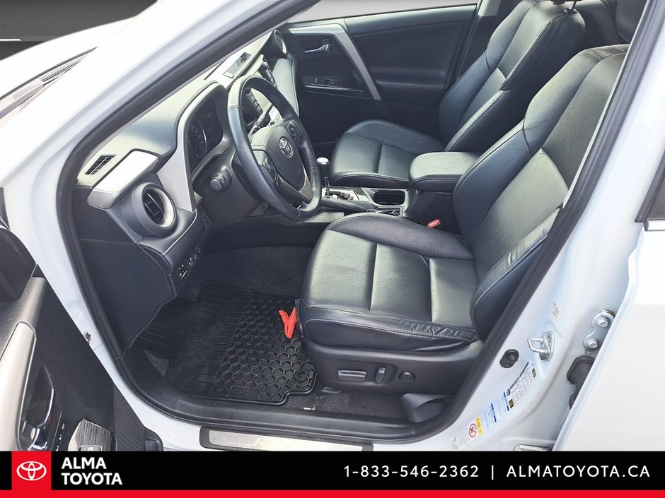 Toyota RAV4 LIMITED AWD 2018-9