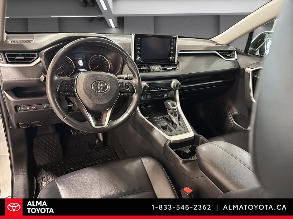 2019 Toyota RAV4 XLE PREMIUM-12