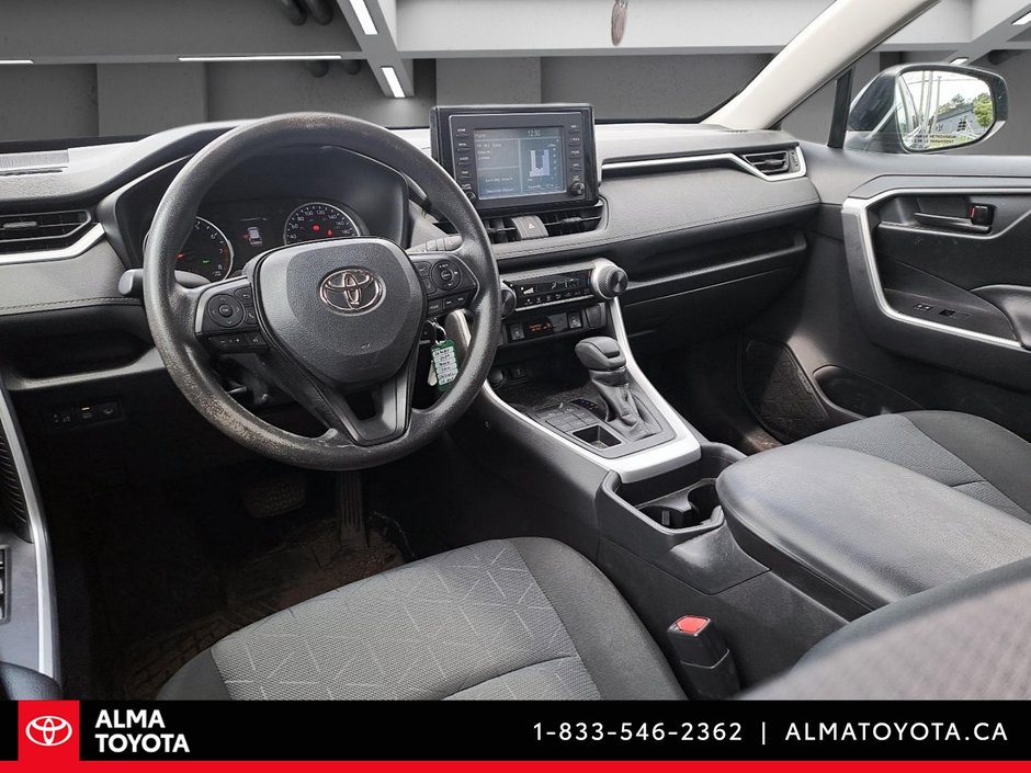 Toyota RAV4 LE AWD 2020-4