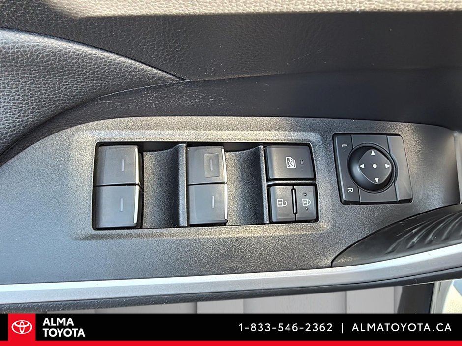 2023 Toyota RAV4 XLE PREMIUM AWD-16