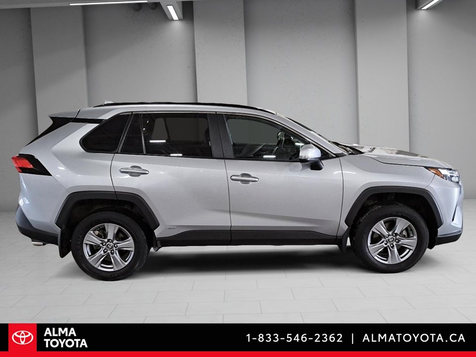 Toyota RAV4 XLE HYBRID AWD 2024-3