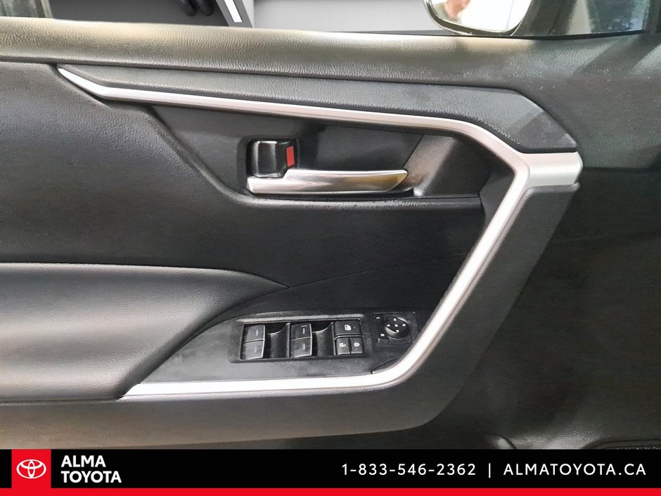 Toyota RAV4 XLE HYBRID AWD 2024-20