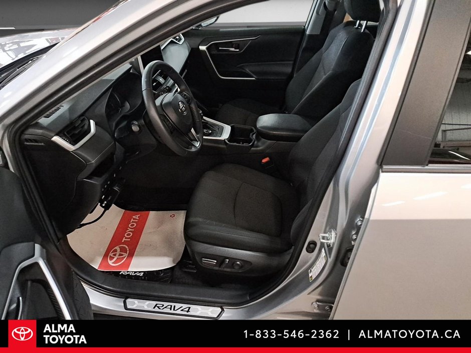 Toyota RAV4 XLE HYBRID AWD 2024-8